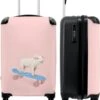 NoBoringSuitcases.com® Kinderkoffer - Trolley Kinderen - Varken - Roze - Skateboard - Kinderen - Meisje - Koffer Dieren - Past Binnen 55x40x20 Cm En 55x35x25 Cm - Reiskoffer Met Wielen -Beroemde Bagage Winkel 1000x1200 5