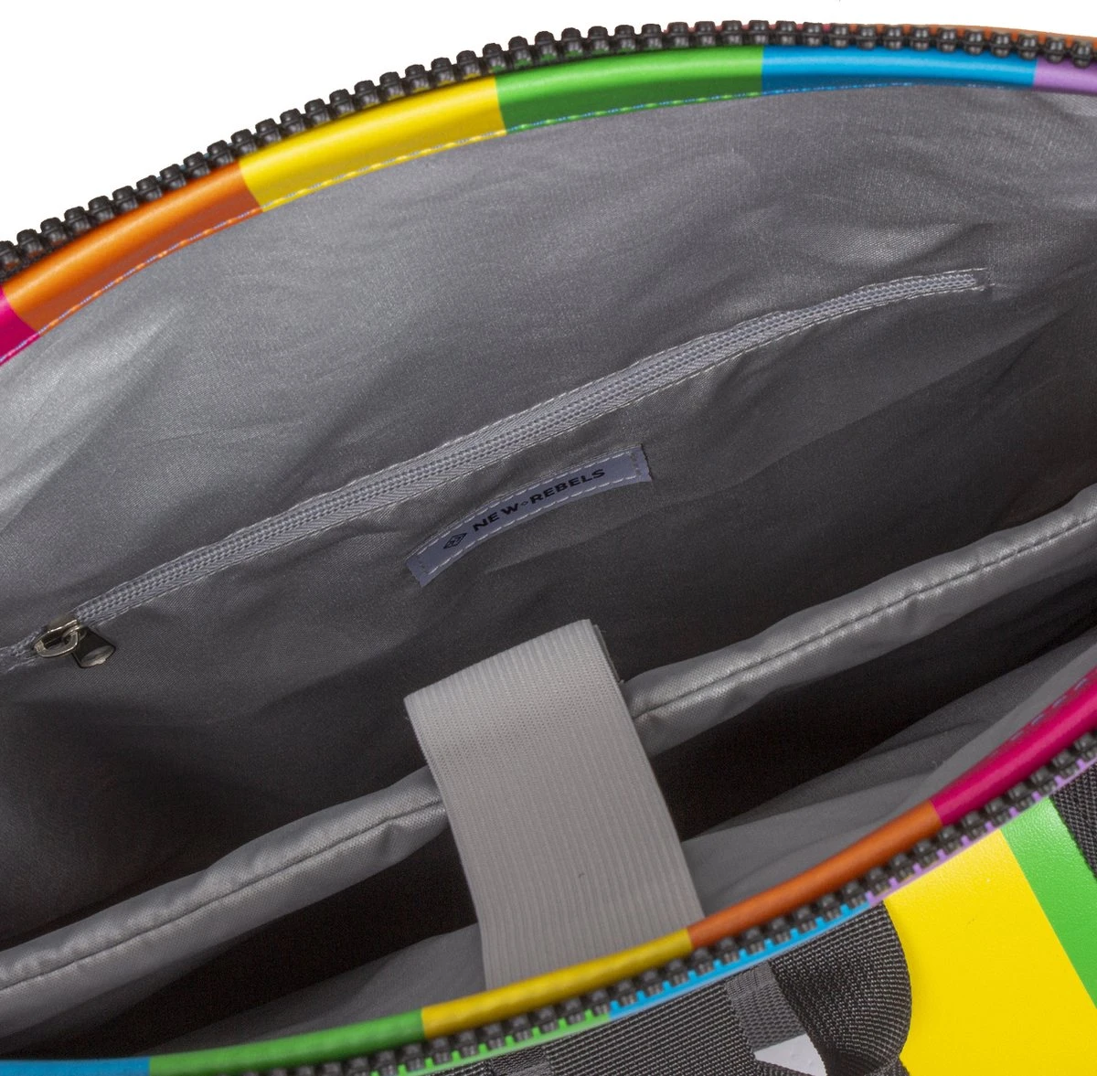 New Rebels® Mart - Rugtas - Regenboog - Waterbestendig - Roll-top - 151413121087.9 - 35x10x46cm - Rugzak / Backpack 6 New Rebels® Mart - Rugtas - Regenboog - Waterbestendig - Roll-top - 151413121087.9 - 35x10x46cm - Rugzak / Backpack - Afbeelding 4