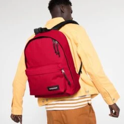 Eastpak OUT OF OFFICE Rugzak, 27 Liter, 13.3 Inch Laptopvak - Sailor Red -Beroemde Bagage Winkel 1200x1200 1143