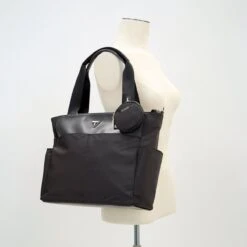 Guess Reistas / Weekendtas - 32 X 44 X 7 Cm - 10 Liter - Eco Gemma - Zwart 19 Guess Reistas / Weekendtas - 32 X 44 X 7 Cm - 10 Liter - Eco Gemma - Zwart -Beroemde Bagage Winkel 1200x1200 1513