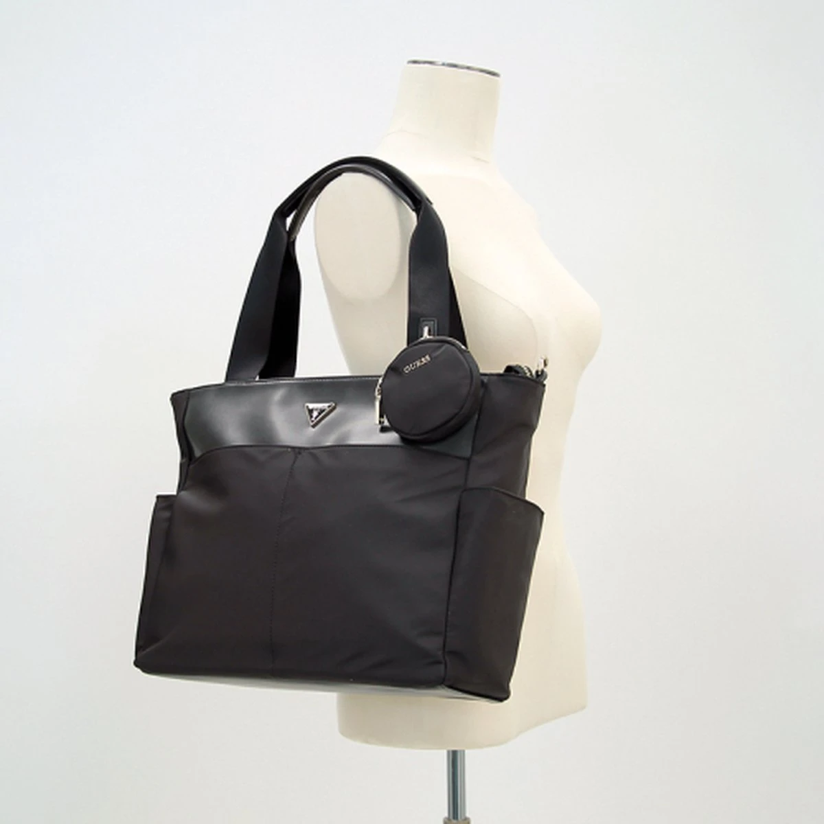 Guess Reistas / Weekendtas - 32 X 44 X 7 Cm - 10 Liter - Eco Gemma - Zwart 10 Guess Reistas / Weekendtas - 32 X 44 X 7 Cm - 10 Liter - Eco Gemma - Zwart - Afbeelding 8