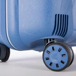 Roncato Light 4 Wiel Trolley 68 Avio Blue -Beroemde Bagage Winkel 1200x1200 398