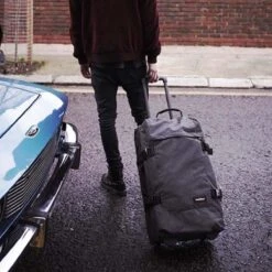 Eastpak TRANVERZ M Reiskoffer (67 X 35.5 X 30 Cm) - Black Denim -Beroemde Bagage Winkel 1200x1200 424