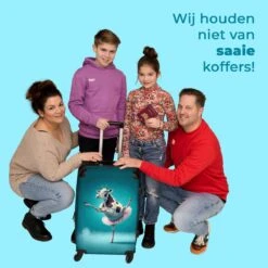 NoBoringSuitcases.com® Koffer Groot - Koe - Ballet - Portret - Blauw - Dieren - Trolley Koffer Met TSA-slot - Met Wielen - 90 Liter - Reiskoffer - 66 Cm -Beroemde Bagage Winkel 1200x1200 488