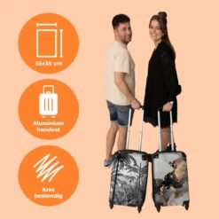 NoBoringSuitcases.com® Koffer - Jungle - Palmboom - Vintage - Zwart Wit - Past Binnen 55x40x20 Cm En 55x35x25 Cm - Handbagage - Trolley - Fotokoffer - Cabin Size - Print 23 NoBoringSuitcases.com® Koffer - Jungle - Palmboom - Vintage - Zwart Wit - Past Binnen 55x40x20 Cm En 55x35x25 Cm - Handbagage - Trolley - Fotokoffer - Cabin Size - Print -Beroemde Bagage Winkel 1200x1200 727