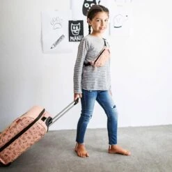 Reisenthel Trolley XS Kids Reiskoffer Kind - Maat XS - 12L - Cats&Dogs Rose Roze 14 Reisenthel Trolley XS Kids Reiskoffer Kind - Maat XS - 12L - Cats&Dogs Rose Roze -Beroemde Bagage Winkel 1200x1200 738