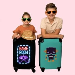 NoBoringSuitcases.com® Koffer - Trolley Op Wieltjes - Neon - Game Room - Tekst - Controller - Zwart - Reiskoffer - Past Binnen 55x40x20 Cm En 55x35x25 Cm - Koffertje - Trolley Handbagage -Beroemde Bagage Winkel 1200x1200 884