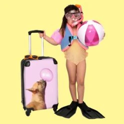 NoBoringSuitcases.com® Kinderkoffer - Hond - Dieren - Kauwgom - Roze - Kinderen - Trolley Kinderen - Past Binnen 55x40x20 Cm En 55x35x25 Cm - Reiskoffer Met Wielen - Koffertje 19 NoBoringSuitcases.com® Kinderkoffer - Hond - Dieren - Kauwgom - Roze - Kinderen - Trolley Kinderen - Past Binnen 55x40x20 Cm En 55x35x25 Cm - Reiskoffer Met Wielen - Koffertje -Beroemde Bagage Winkel 1200x1200 921