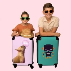 NoBoringSuitcases.com® Kinderkoffer - Hond - Dieren - Kauwgom - Roze - Kinderen - Trolley Kinderen - Past Binnen 55x40x20 Cm En 55x35x25 Cm - Reiskoffer Met Wielen - Koffertje 20 NoBoringSuitcases.com® Kinderkoffer - Hond - Dieren - Kauwgom - Roze - Kinderen - Trolley Kinderen - Past Binnen 55x40x20 Cm En 55x35x25 Cm - Reiskoffer Met Wielen - Koffertje -Beroemde Bagage Winkel 1200x1200 922