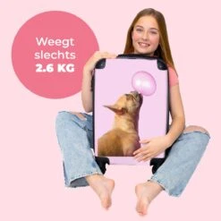 NoBoringSuitcases.com® Kinderkoffer - Hond - Dieren - Kauwgom - Roze - Kinderen - Trolley Kinderen - Past Binnen 55x40x20 Cm En 55x35x25 Cm - Reiskoffer Met Wielen - Koffertje 25 NoBoringSuitcases.com® Kinderkoffer - Hond - Dieren - Kauwgom - Roze - Kinderen - Trolley Kinderen - Past Binnen 55x40x20 Cm En 55x35x25 Cm - Reiskoffer Met Wielen - Koffertje -Beroemde Bagage Winkel 1200x1200 926