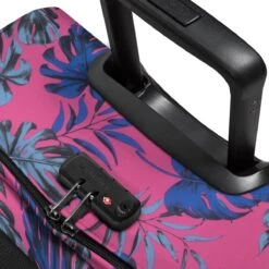 Eastpak TRANVERZ S Reiskoffer, Handbagage (51 X 32.5 X 23 Cm) - Brize Monstera Pink -Beroemde Bagage Winkel 1200x1200 96