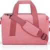 Reisenthel Allrounder M Reistas Sporttas - 18L - Twist Berry Roze -Beroemde Bagage Winkel 1200x947 4
