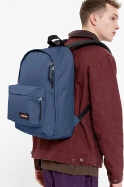 Eastpak OUT OF OFFICE Rugzak, 27 Liter, 13.3 Inch Laptopvak - Powder Pilot -Beroemde Bagage Winkel 798x1200 4
