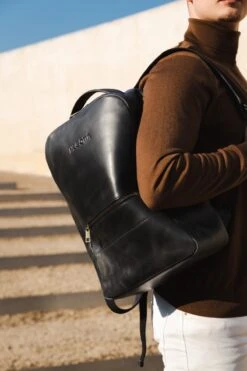 NEGOTIA Alpha - Leren Laptop Rugzak Dames En Heren - Leren Rugtas - 100% Luxe Top-Grain Leer - Zwart -Beroemde Bagage Winkel 800x1200 76