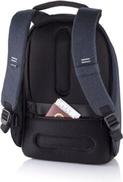 XD Design Bobby Hero Small - Anti-Diefstal Rugzak 11.5 Liter -Navy -Beroemde Bagage Winkel 807x1200 3