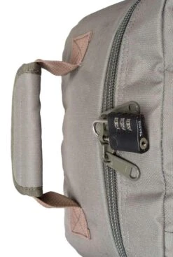 CabinZero Classic 28L Ultra Light Bag Georgian Khaki -Beroemde Bagage Winkel 808x1200 5
