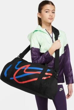 NIKE Gym Club Graphic Kinderen Rugzak 18 NIKE Gym Club Graphic Kinderen Rugzak -Beroemde Bagage Winkel 813x1200 4