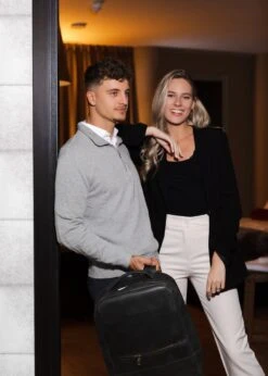 NEGOTIA Alpha - Leren Laptop Rugzak Dames En Heren - Leren Rugtas - 100% Luxe Top-Grain Leer - Zwart -Beroemde Bagage Winkel 857x1200 3